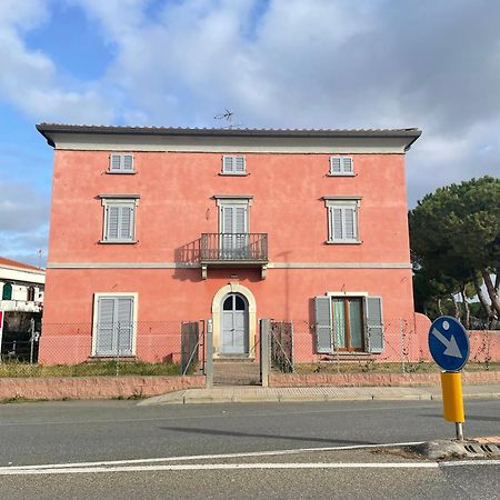 Casa Vacanze Le Due Torri Vada Zewnętrze zdjęcie