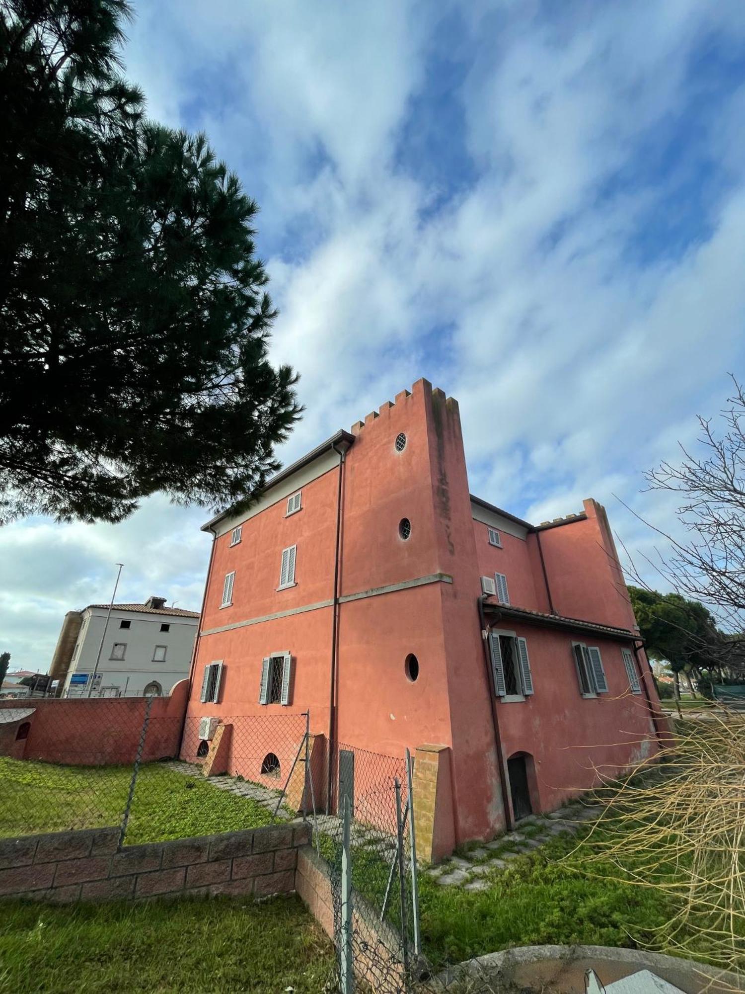 Casa Vacanze Le Due Torri Vada Zewnętrze zdjęcie