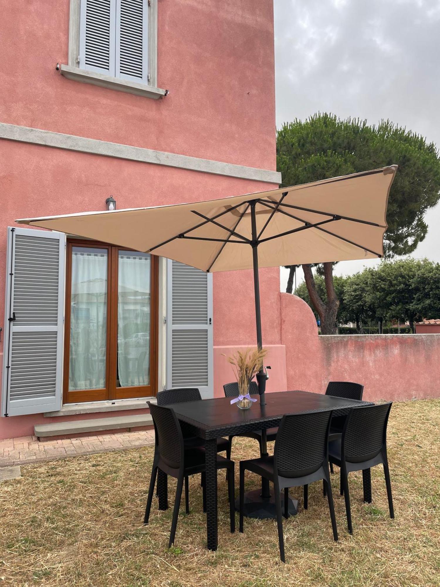 Casa Vacanze Le Due Torri Vada Zewnętrze zdjęcie